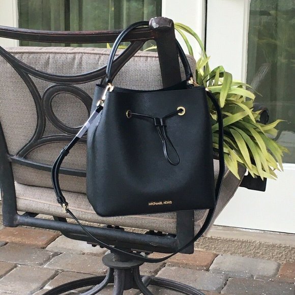  Michael Kors Suri Medium Bucket Leather Shoulder Bag Messenger  (Black Combo) : Clothing, Shoes & Jewelry